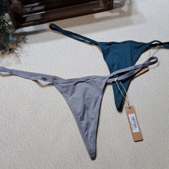 NWT SKIMS THONG - Picture 2 of 11